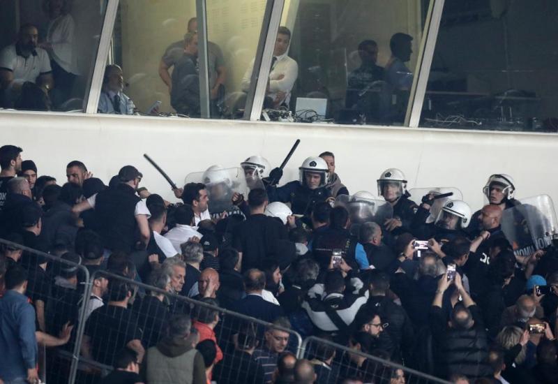 Policija redovito ima pune ruke posla na grčkim stadionima - Pred praznim tribinama PAOK osvojio dvostruku krunu