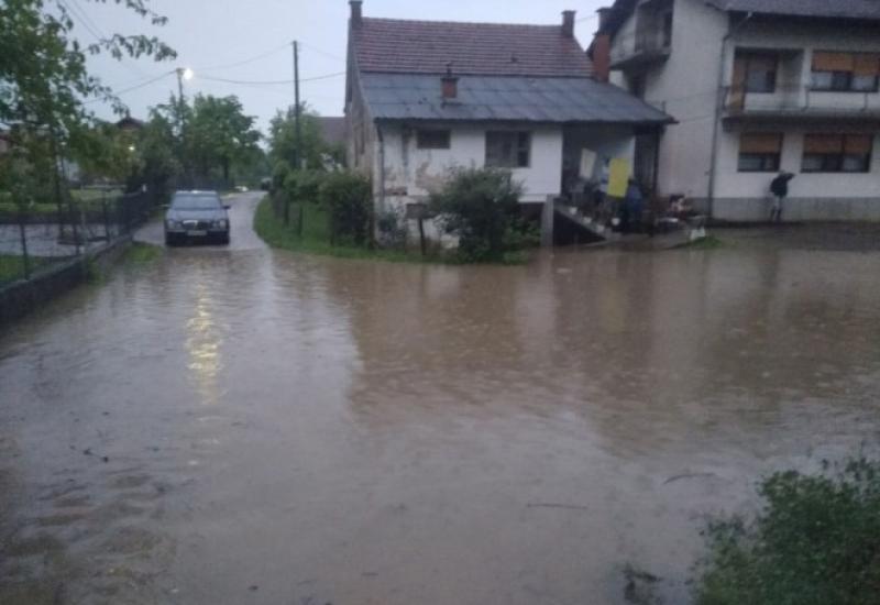 Rijeka Puharska izlila se u naselju Urije  - Počele su poplave