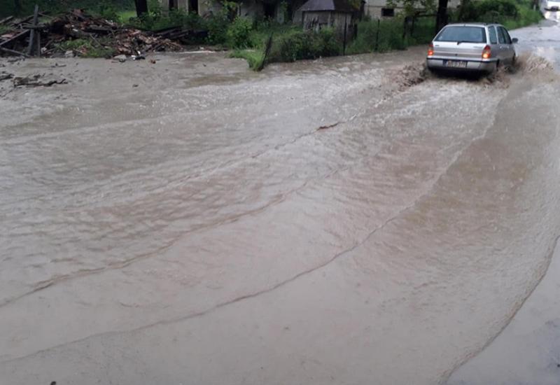 Bujične poplave napravile problem u više mjesta na području opštine Novi Grad - Počele su poplave