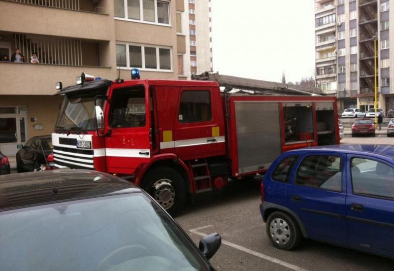 Vatrogasci spasili muškarca iz zapaljenog stana u Hadžićima