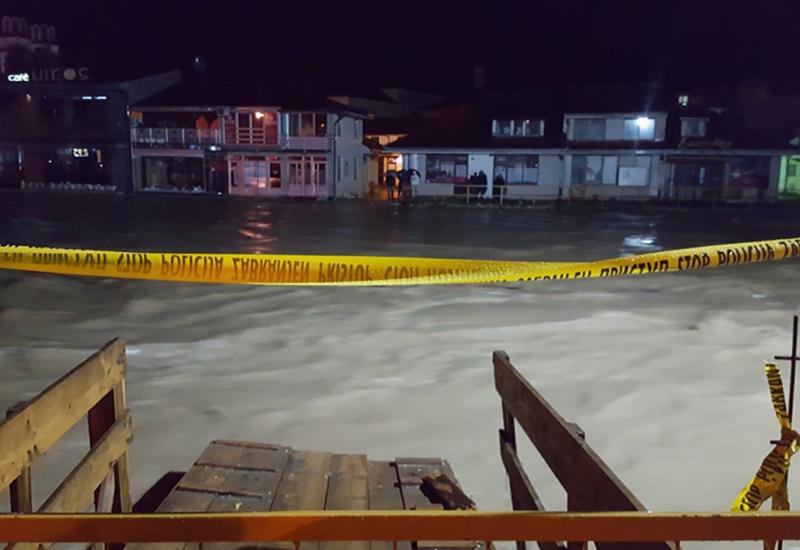 Poplave u BiH: Rijeka odnijela most, evakuacija stanovništva u Doboju