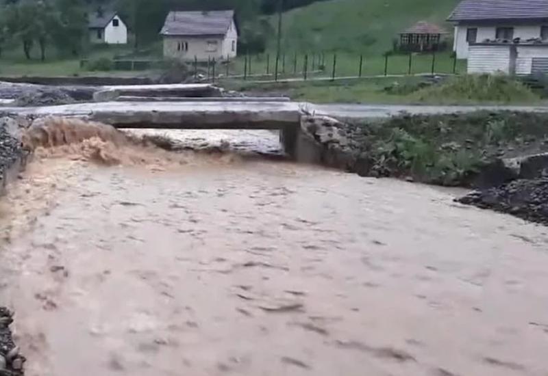 U šest općina RS zbog poplava odgođena nastava