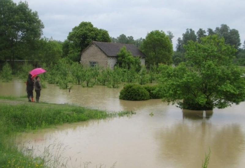 Poplavljeno više kuća u Srpcu - Poplavljeno više kuća u Srpcu