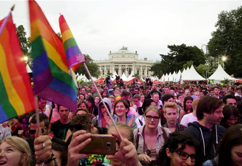 Parada ponosa u Austriji - Austrijanac dobio dokumente s označenim trećim spolom