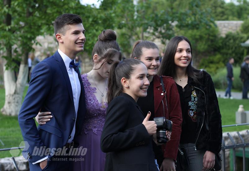 Maturalna zabava Gimnazije Mostar - FOTO | Mostarski gimnazijalci zasjali na maturalnoj večeri
