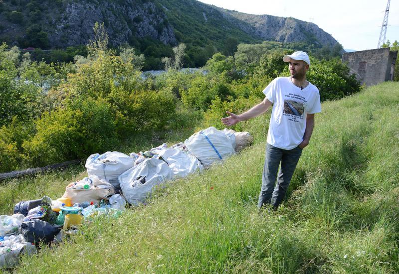 Mostarski ronioci izvukli ogromne količine otpada iz Neretve - Mostarski ronioci iz Neretve izvadili 30.000 platičnih boca, a nemaju ih gdje reciklirati
