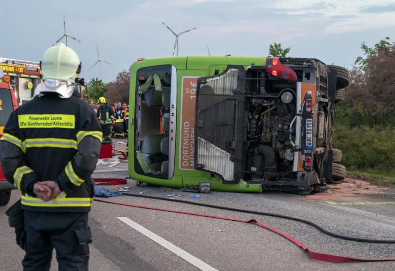 Vozać Flixbusovog autobusa zaspao, jedna osoba poginula 60 ozlijeđenih