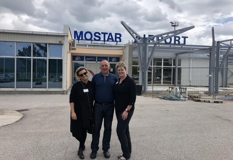 Ravnatelj Zračne luke Mostar Marin Raspudić ugostio i porazgovarao sa nekoliko putnika ekskluzivnog zrakoplova - Najluksuzniji 