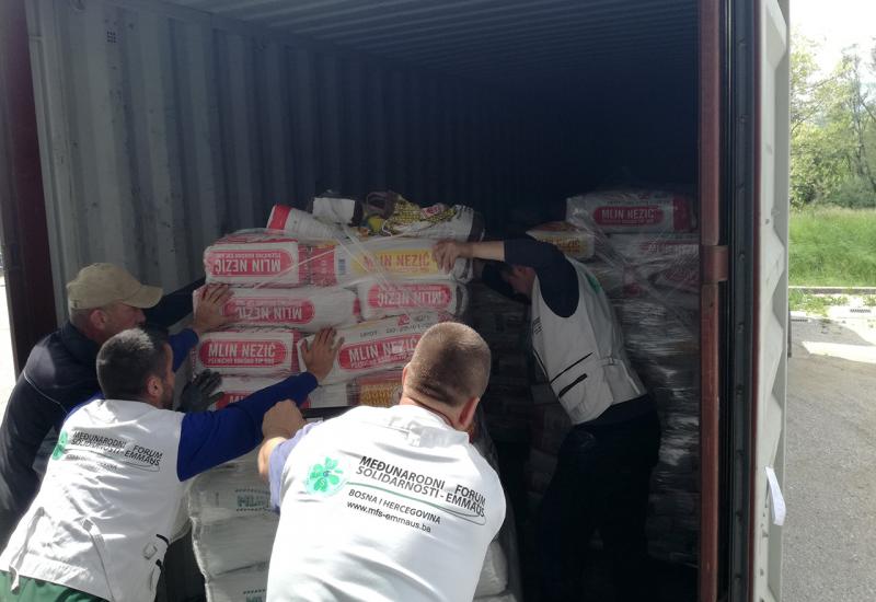 Detalj s pripreme pošiljke - Dva šlepera humanitarne pomoći iz BiH za sirijske izbjeglice