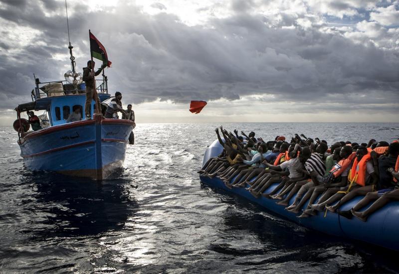 Libija: Spašeni migranti koji su bili na otečenom gumenom čamcu 