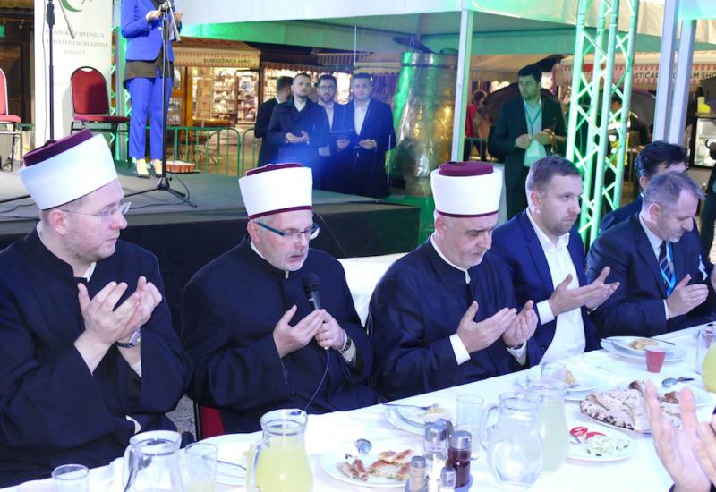 Iftar za mlade - Pozvao mlade da čuvaju islamsku tradiciju Bošnjaka
