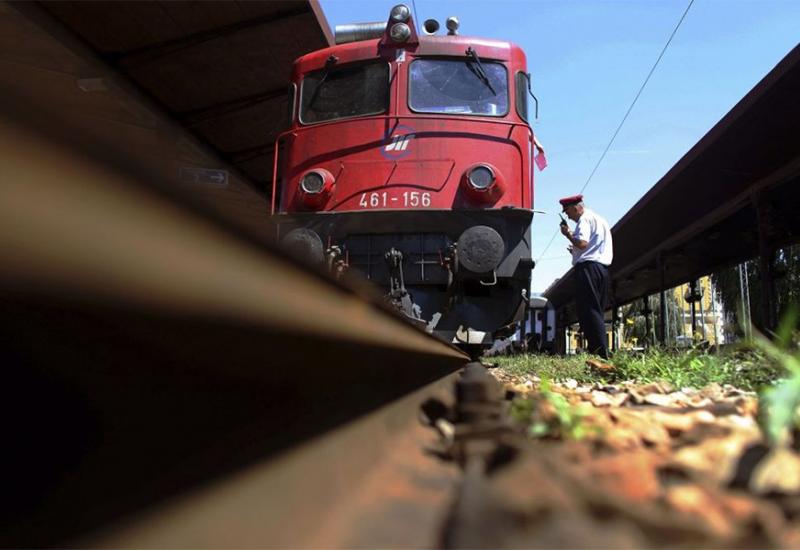 Ilustracija - Doboj: Žena ispala iz vlaka