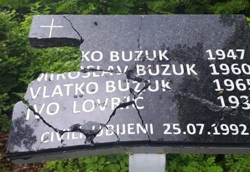 Razbijeni spomenik - Komšić: Rušenje spomenika u Briševu je čin mržnje prema Hrvatima