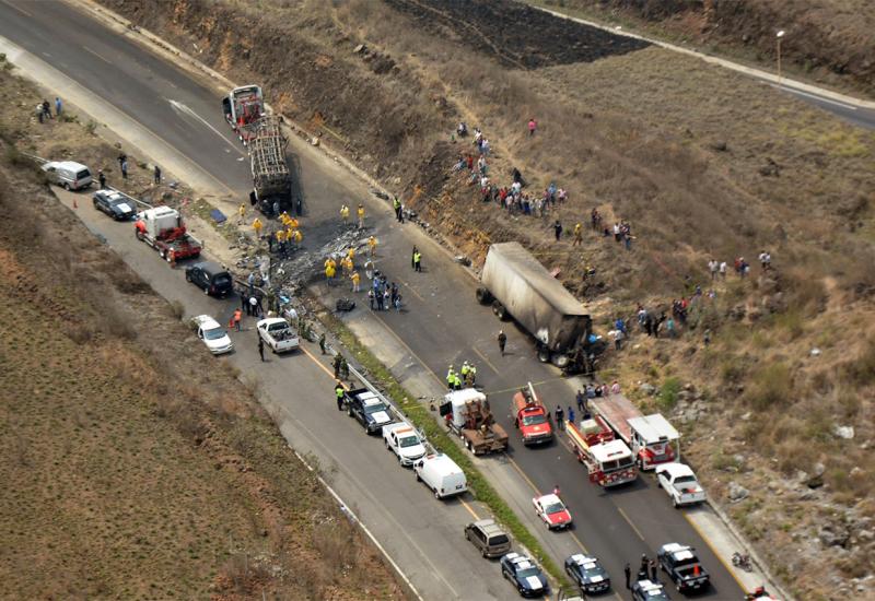 Sudar autobusa i kamiona u Meksiku, poginula 21 osoba