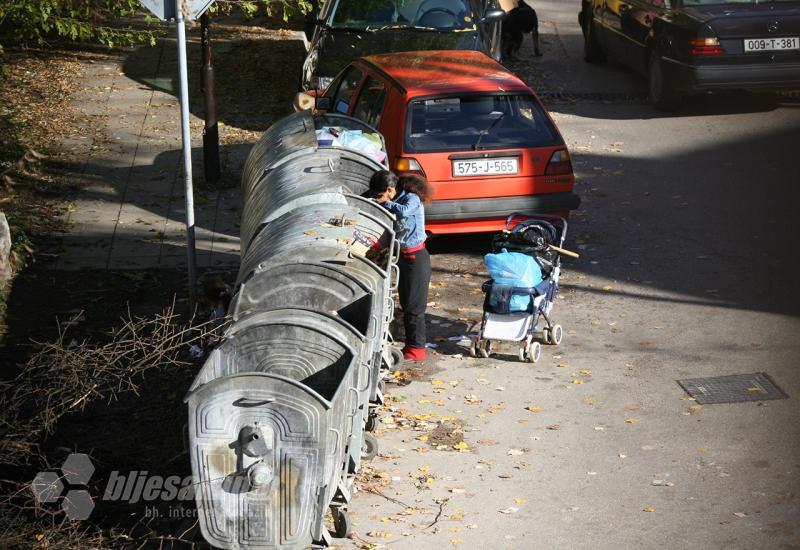 Romkinja na ulicama Mostara - HNŽ: U 9 godina zaposleno 9 Roma