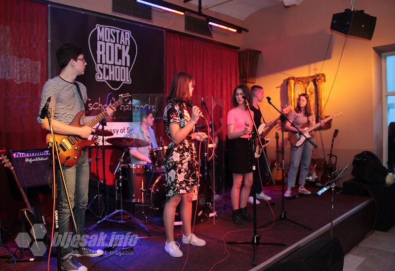 Detalj s održanog koncerta - Rock škola Mostar podsjetila na dobre stare hitove
