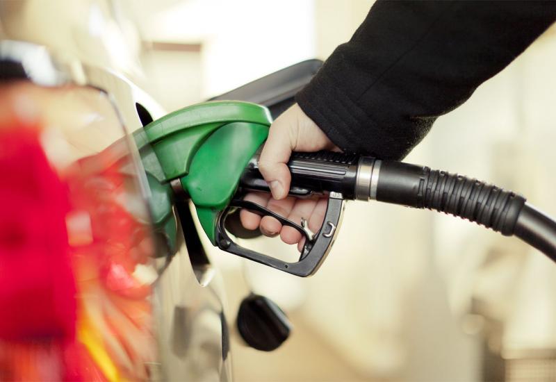 Dok cijene nafte padaju: Bez promjena na bh. pumpama