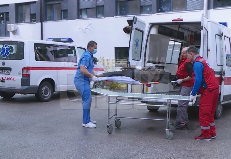 Ozlijeđeni migranti prebačeni u Kantonalnu bolnicu u Bihaću  - Ozlijeđeni migranti prebačeni u Kantonalnu bolnicu u Bihaću 