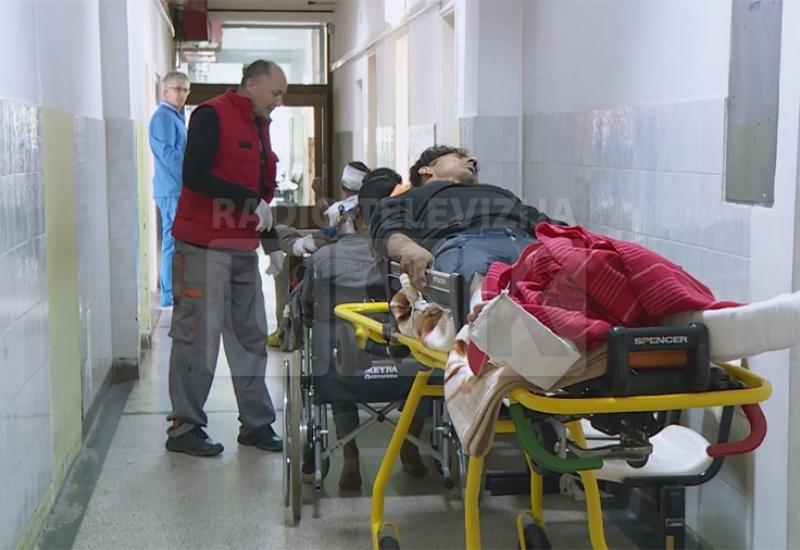 Ozlijeđeni migranti prebačeni u Kantonalnu bolnicu u Bihaću  - Ozlijeđeni migranti prebačeni u Kantonalnu bolnicu u Bihaću 