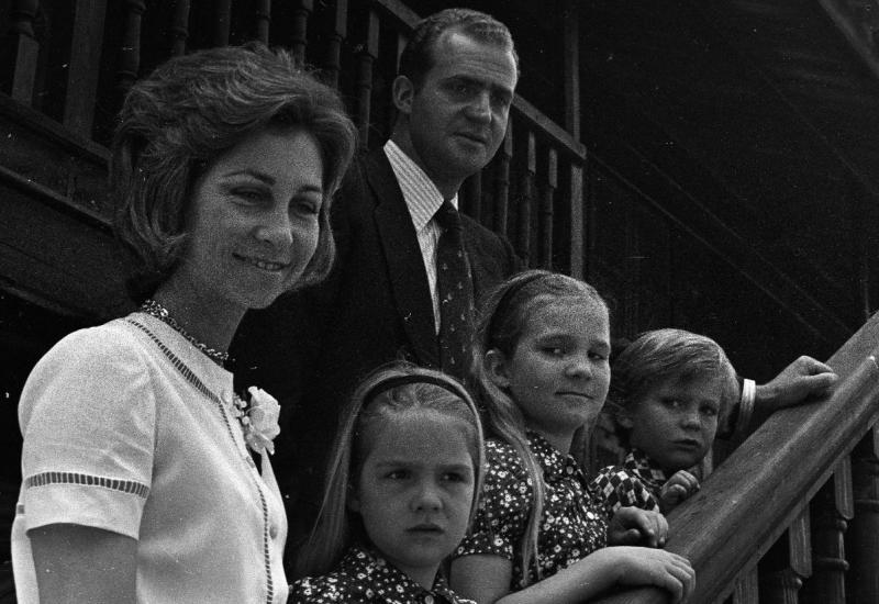 Kralj Juan Carlos i kraljica Sofia s djecom Cristinom, Elenom i Felipeom 1979. godine - Juan Carlos: Odlazak vladara koji je ljubio pet tisuća žena