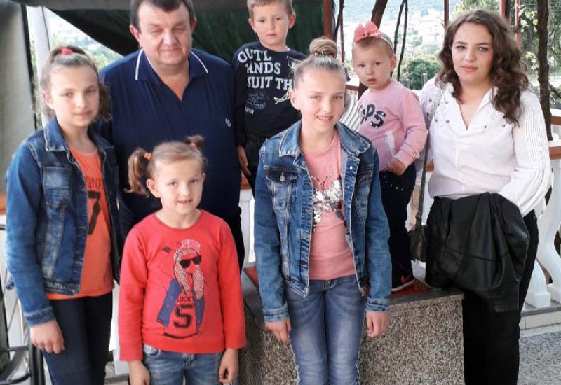 Obitelj Kurajica - Bračni par iz Trebinja dobio osmo dijete: Velika obitelj je zadovoljstvo i radost
