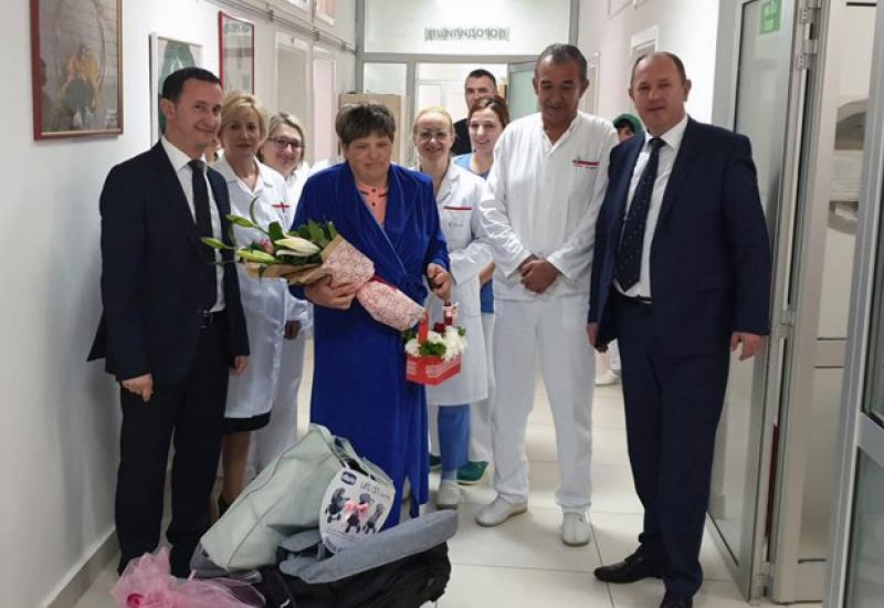 Gradonačelnik Trebinja u porodilištu je posjetio Mirjanu Kurajicu - Bračni par iz Trebinja dobio osmo dijete: Velika obitelj je zadovoljstvo i radost