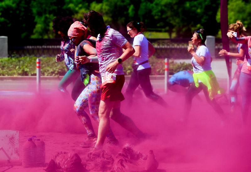Color Run u Moskvi - Color run, utrka koju završite prekriveni obojenim prahom