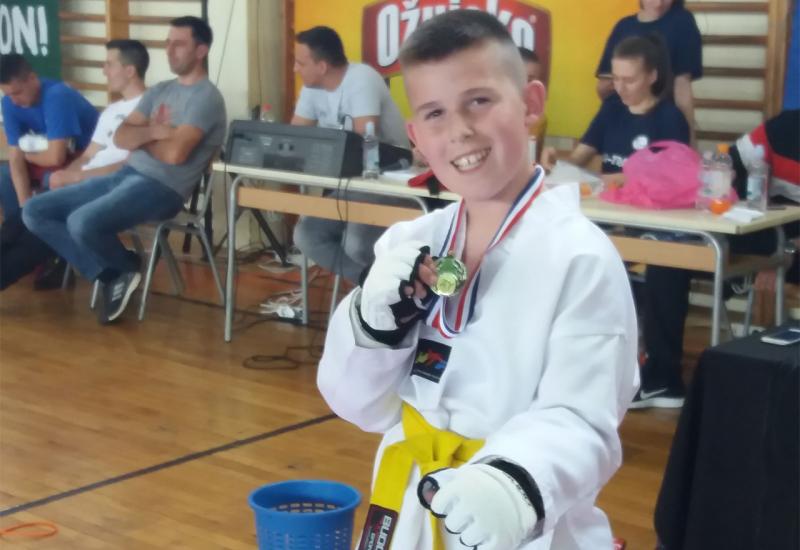 14 medalja i 2 ekipna plasmana za Mostarski taekwondo klub Cro Star