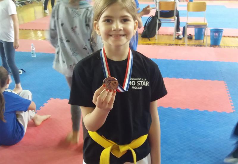 14 medalja i 2 ekipna plasmana za Mostarski taekwondo klub Cro Star