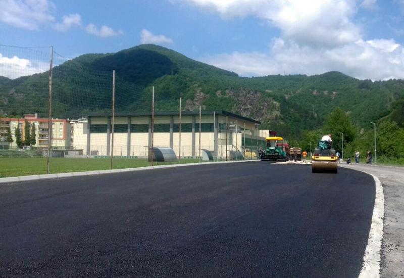 Asfaltiranje parkirališta kod stadiona u Jablanici - Jablanica dobila novi parking u središtu grada