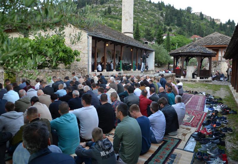 Detalj sa Bajram namaza u Stocu - Muftija Dedović: Udružimo različitosti da nam budu prednost