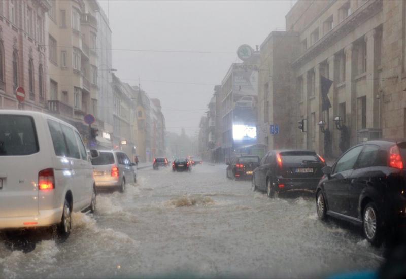 Potop u Sarajevu: Nakon snažnog grada, pljuskova i grmljavine ulice pune vode - Potop u Sarajevu: Nakon snažnog grada, pljuskova i grmljavine ulice pune vode