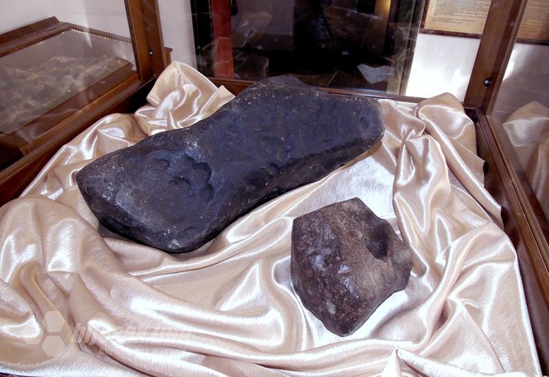 Loketski meteorit - Loket, gradić masona, mučilišta, Goethea i Kamenog boga