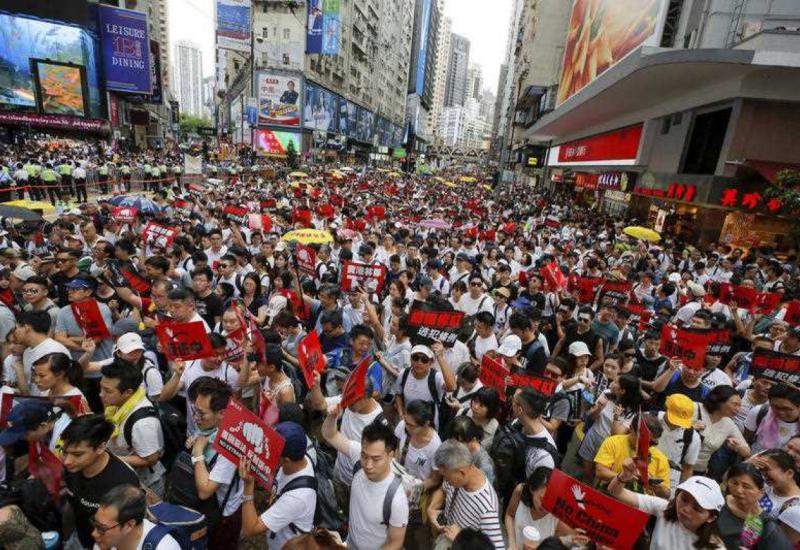 Deseci tisuća na prosvjedu u Hong Kongu protiv izručenja osumnjičenih Kini - Deseci tisuća na prosvjedu u Hong Kongu protiv izručenja osumnjičenih Kini