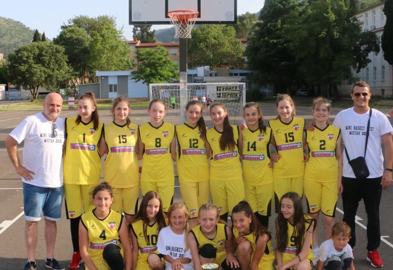Mladi košarkaši na Minibasket festivalu u Mostaru