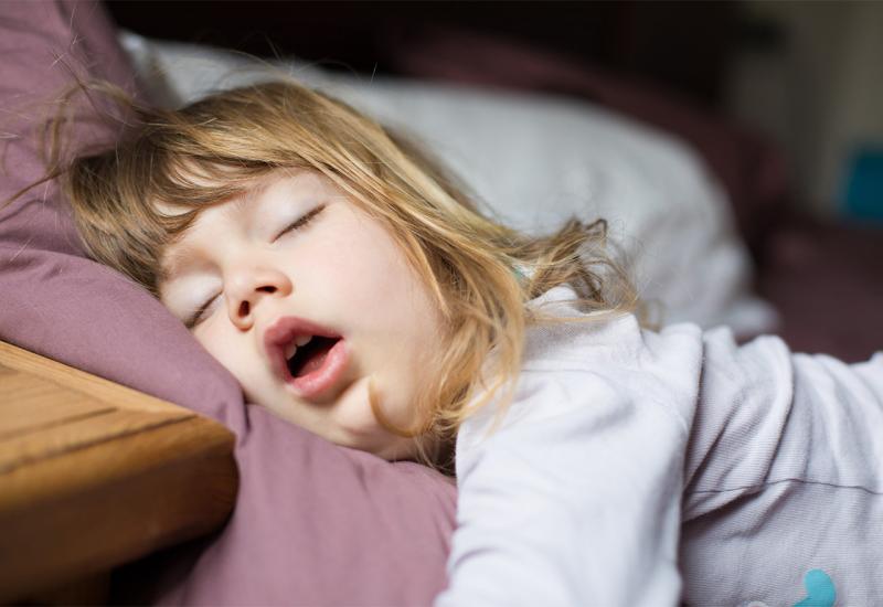 Zašto djeca trebaju spavati u mraku?