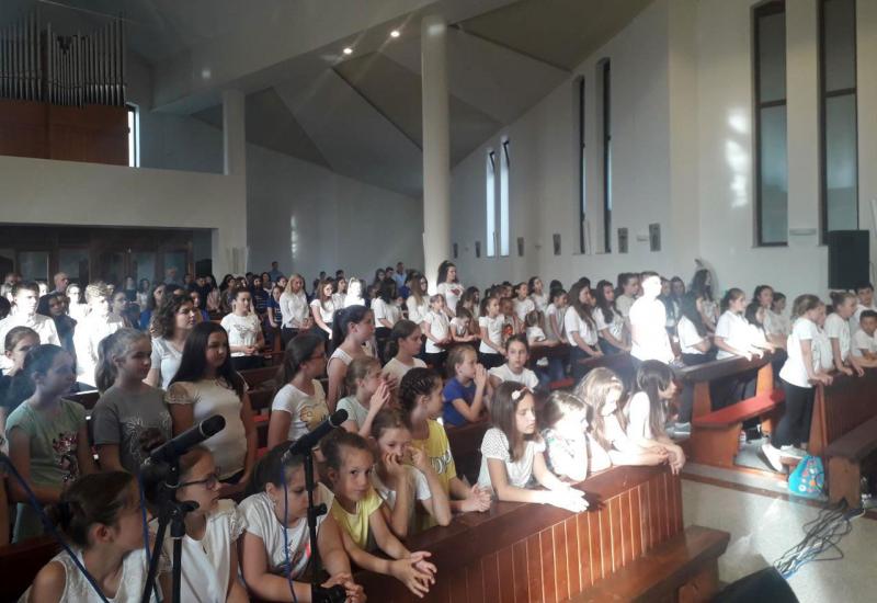 Crkva Svih svetih u Aladinićima - HKZ Troplet u Aladinićima organizirao Susret dječjih župnih zborova Anđeoski pjev