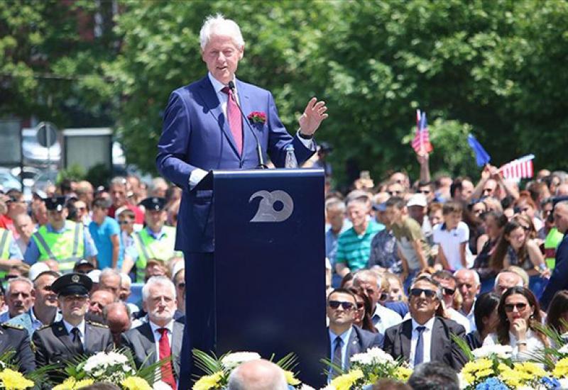 Clinton u Prištini - Clinton u Prištini: NATO je dobio rat, građani Kosova stekli mir
