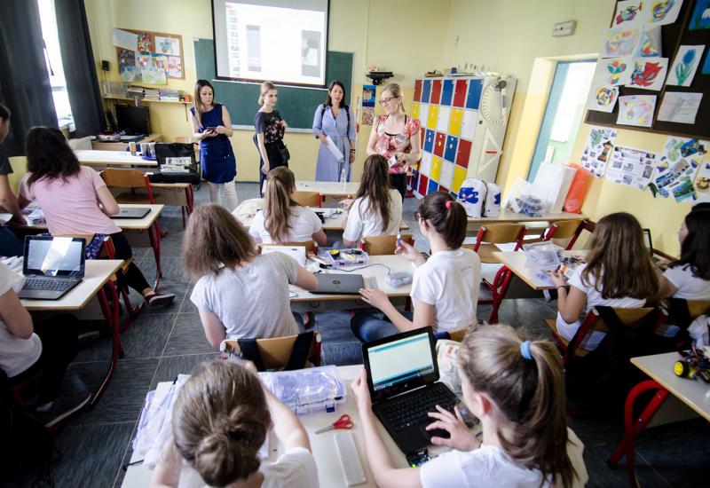 Posjeta OŠ “Behaudin Selmanović”  - Još 10 Arduino setova za bolje uključivanja djevojčica u praktično učenje o informatici