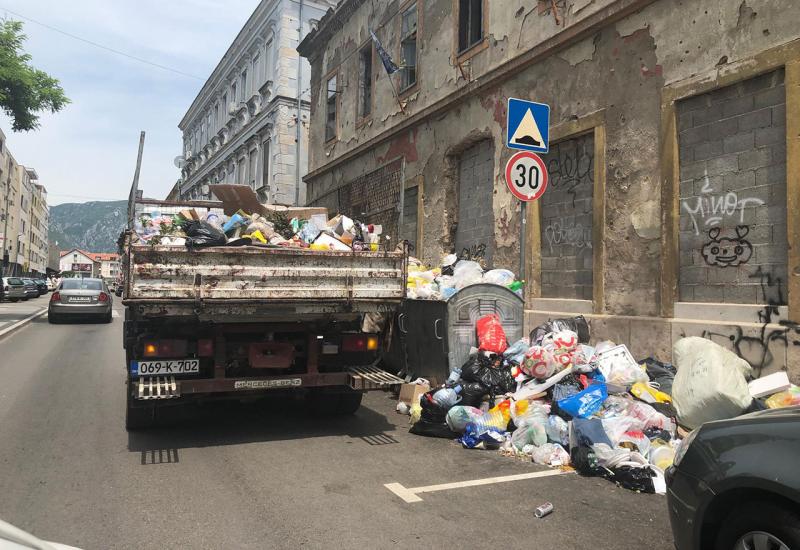 Kupi se mostarsko smeće - Mostarsko smeće na putu za Jablanicu, Jablanica na nogama