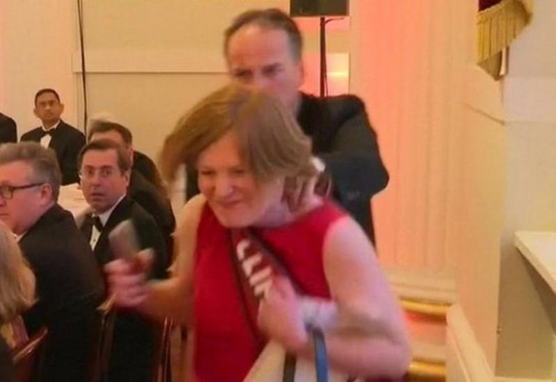 Ministar izbacuje ženu iz dvorane na posebno grub način - Suspendiran nasilni britanski ministar koji je napao aktivisticu Greenpeacea