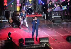 FOTO | Zdravko Čolić spektakularnim koncertom ukrao srca mostarskoj publici