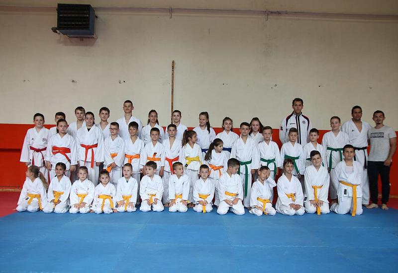 37 članova kluba Karate klub Zrinjski položilo za viša zvanja