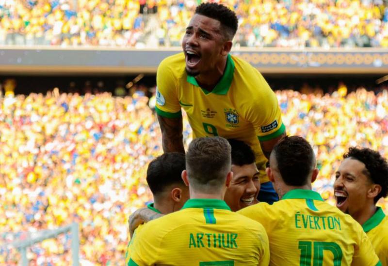 Slavlje nogometaša Brazila - Brazilci uvjerljivom pobjedom protiv Perua u četvrtfinalu