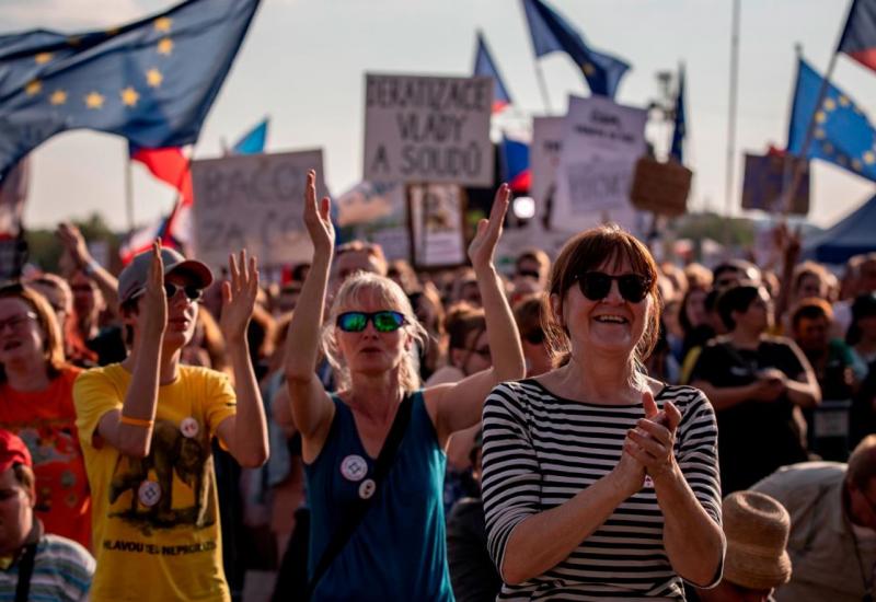 Najveći prosvjedi u Češkoj u zadnjih 30 godina