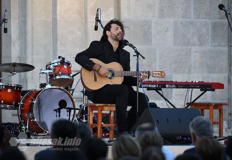 U prekrasnom ambijentu dvorišta širokobriješke crkve održan humanitarni koncert duhovne glazbe