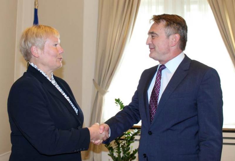 Komšić se ispričao njemačkoj veleposlanici zbog Dodika