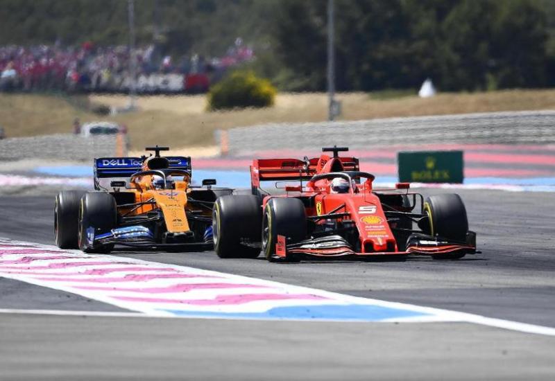 Sebastian Vettel  i Carlos Sainz na stazi - Ustanak Ferrarija i Red Bulla: Pogoduju li gume Mercedesu?