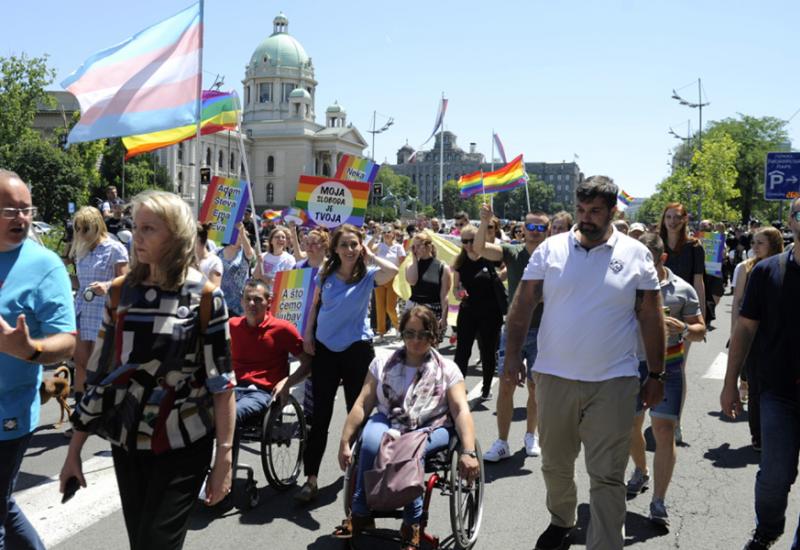 Povorka ponosa u Beogradu - Beograd: Homoseksualni mimohod prošao bez incidenata