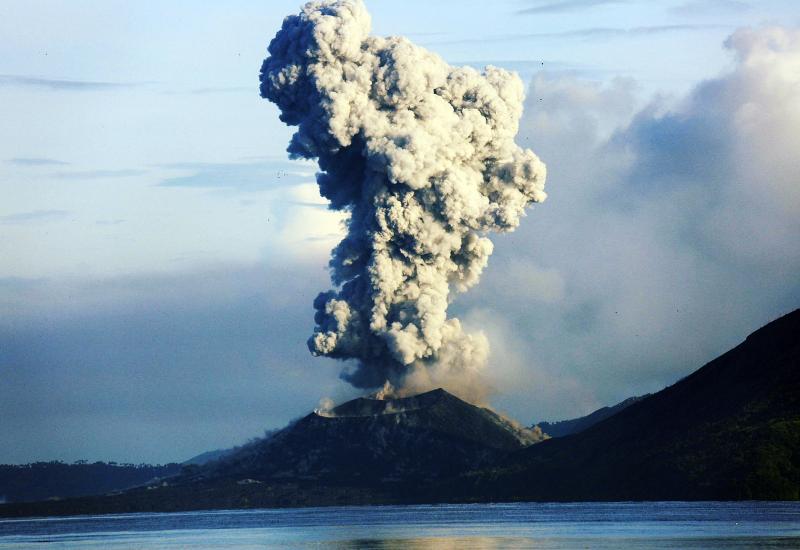 15 000 ljudi pobjeglo pred vulkanskom erupcijom 